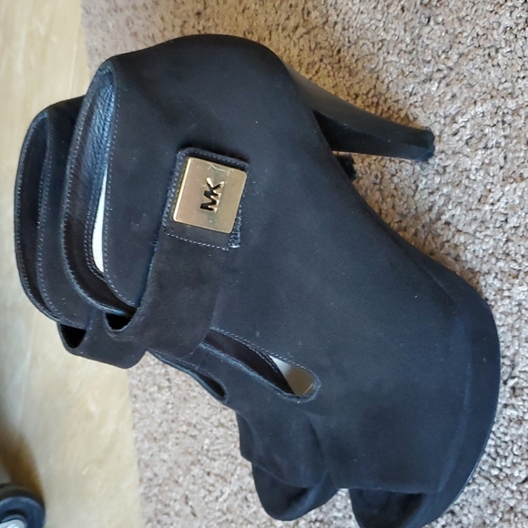 Michael Kors velcro  suede heels - Picture 5 of 10